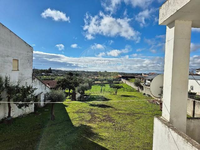House T5 in Tolosa, Nisa