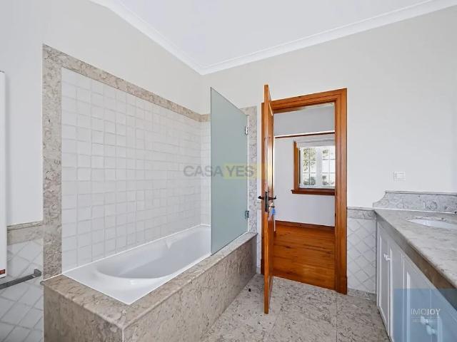 House T5 in Alcabideche, Cascais