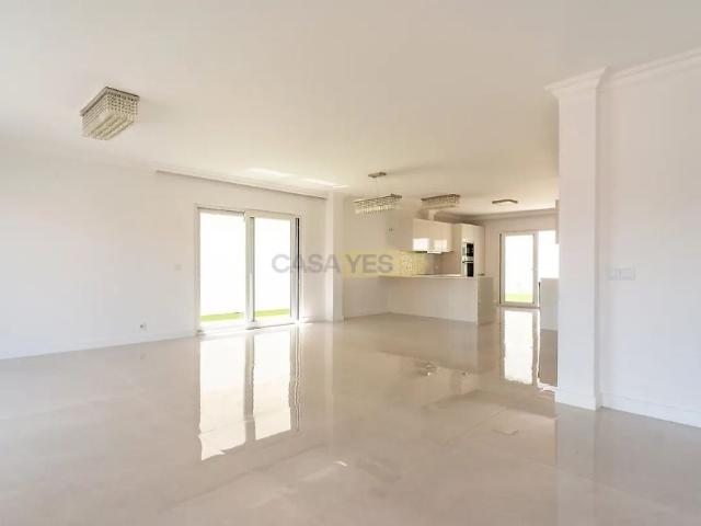 House T5 in Alcabideche, Cascais
