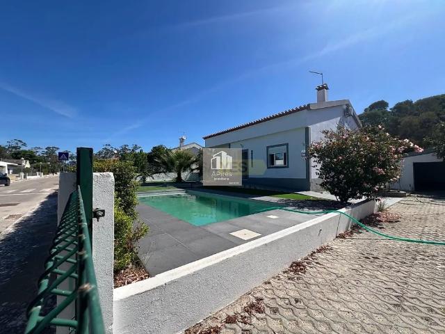 House T5 in Castelo Sesimbra, Sesimbra