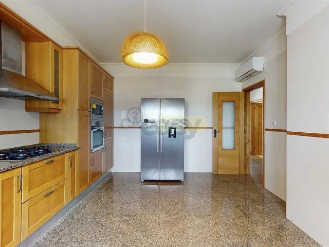 House T5 in Póvoa de Santa Iria e Forte da Casa, Vila Franca de Xira