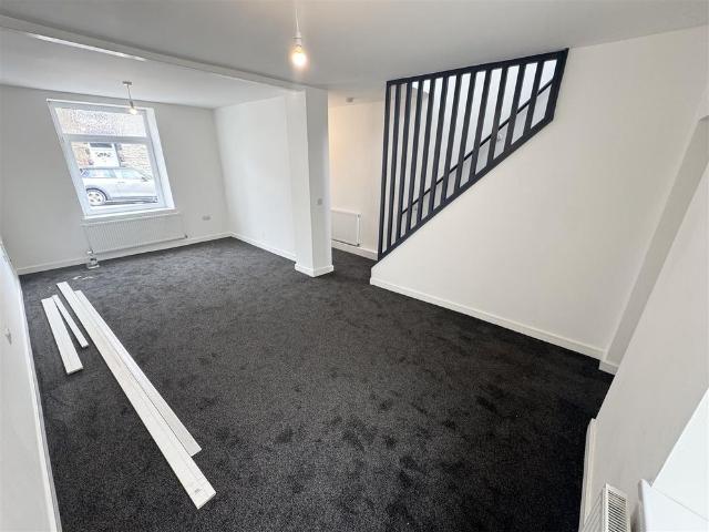 House Terraced For Rent Avondale Road, Pentre