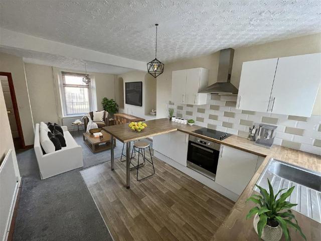 House Terraced For Rent Briton Ferry Road, Neath