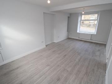 House Terraced For Rent High Street, Porth