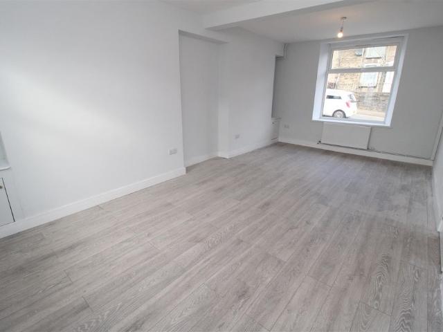 House Terraced For Rent High Street, Porth