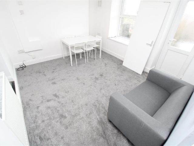 House Terraced For Rent Laura Street, Pontypridd
