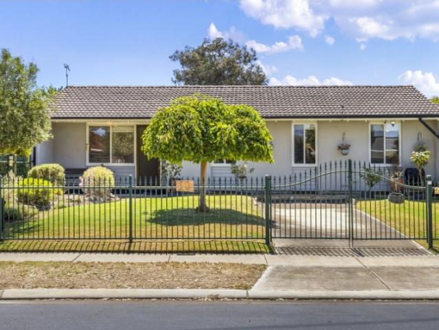 house to let in 13 Dotterel Drive, Semaphore Park 3 bed