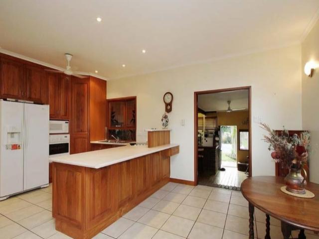 house to let in 24 A Binnington Esplanade, East Mackay 4 bed