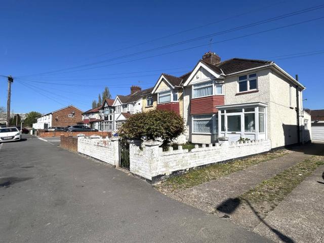House to Rent: Burnham Gardens, UB3