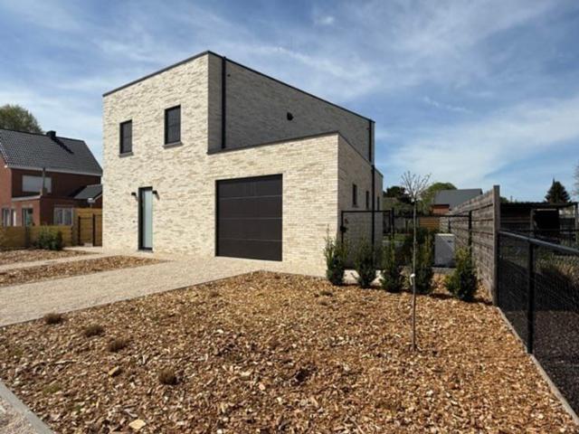 House to rent: Engstraat 1 a, 2431 Veerle, Laakdal on Realo