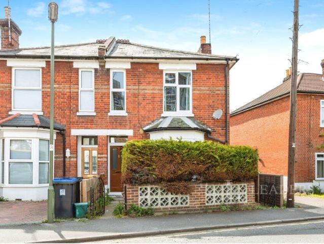 House to rent in Oaks Road, Woking, GU21 | Leaders
