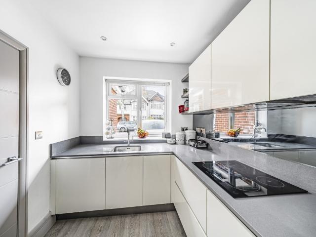 house to rent in Avondale Avenue, London, N12