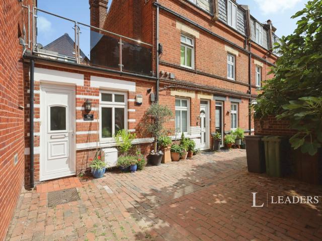 House to rent in Artisans Dwellings, South Street, Eastbourne, BN21 | Leaders