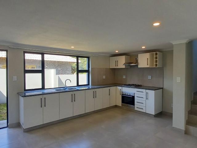 House to rent in Beacon Bay
