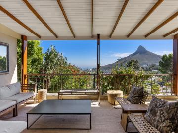 House to rent in Camps Bay