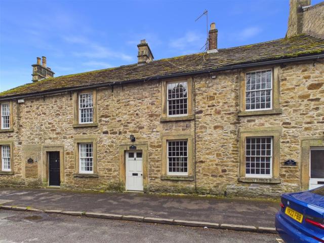 house to rent in Church Street, Eyam