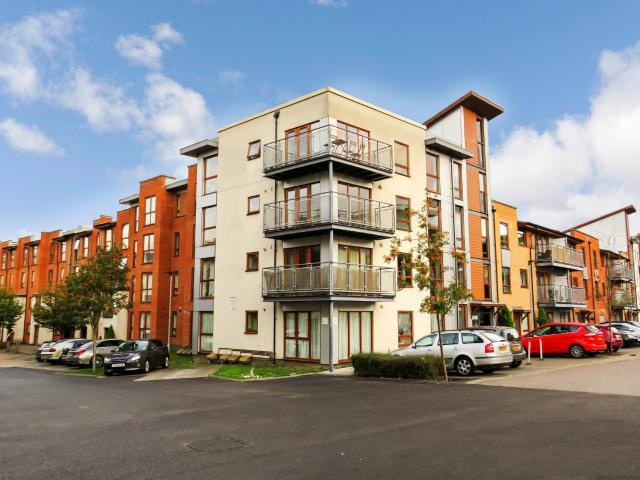 house to rent in Commonwealth Drive, Three Bridges