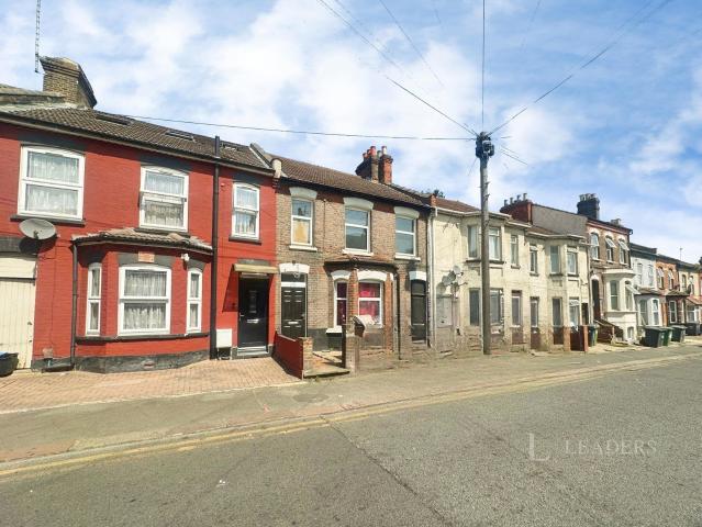 House to rent in Cromwell Road, Luton, Bedfordshire, LU3 | Leaders