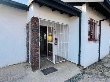 1 Bedroom bachelor to rent in Die Heuwel Ext 1, Witbank