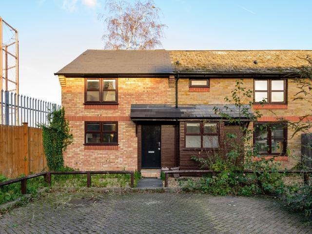 house to rent in Dolphin Close, London, SE16