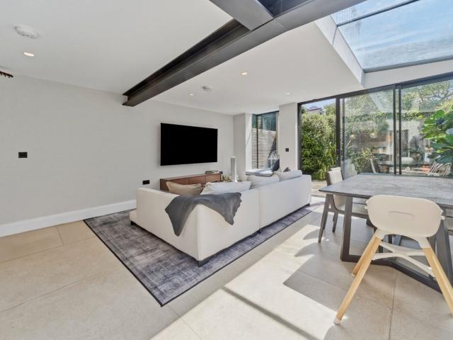 house to rent in Elms Crescent, London, SW4