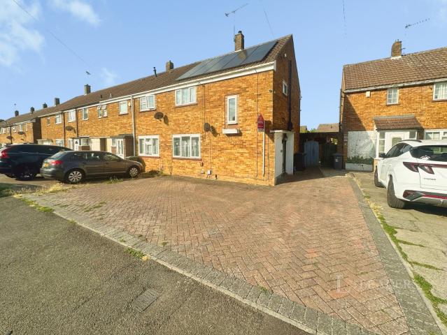 House to rent in Garretts Mead, Luton, Bedfordshire, LU2 | Leaders