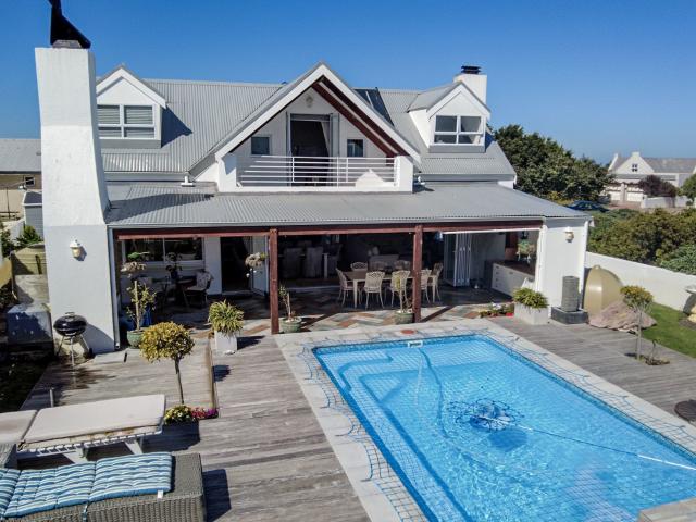 House to rent in Grotto Bay, West Coast
