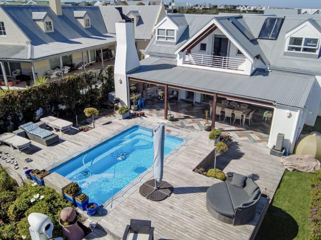 House to rent in Grotto Bay, West Coast