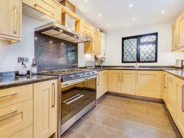 House to rent in Hedingham Close, Horley, Surrey, RH6 | Leaders