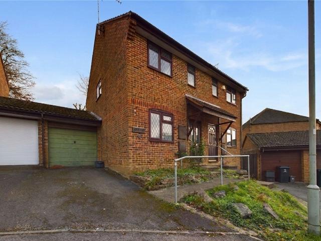 House to Rent in High Wycombe Dunwood Rise PML230172