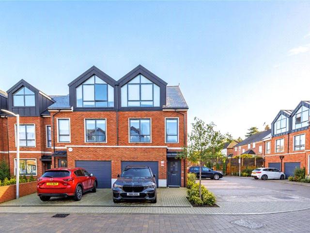 House to rent in Kingston upon Thames, Harlow Gardens, KT1: Barnes: OXL230169