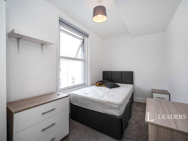 House to rent in Lawson Road, Southsea, Hampshire, PO5 | Leaders