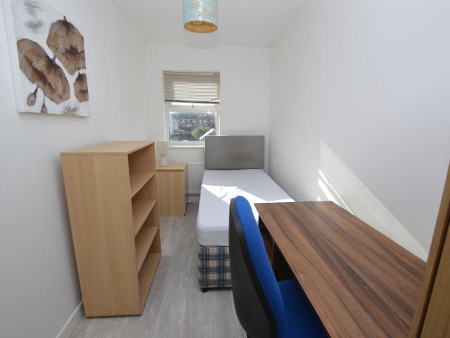 House to rent in Lenz Close, Colchester, Essex, CO1 | Leaders