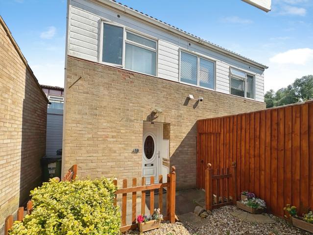 House to rent in Lingfield, Stacey Bushes, Milton Keynes, Buckinghamshire, MK12 | Leaders