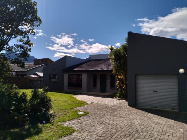 House To Rent in Loerie Park