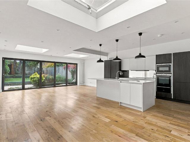 House to rent in London, Magdalen Road, SW18: Wandsworth: WAL140074