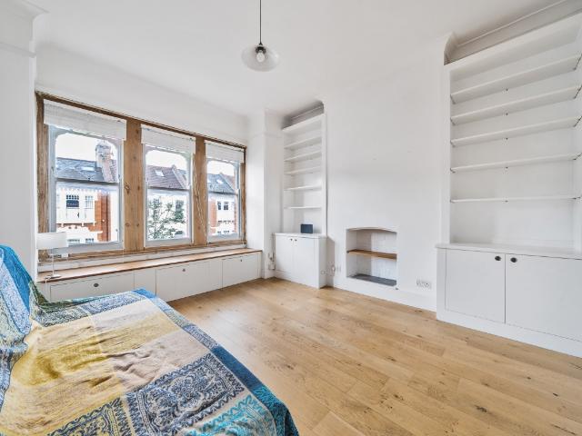 house to rent in Louisville Road, London, SW17