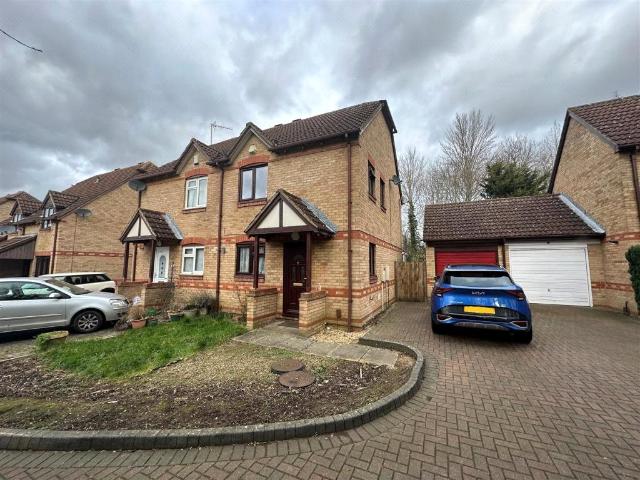 House to rent in Pleshey Close, Shenley Church End, Milton Keynes, Buckinghamshire, MK5 | Leaders