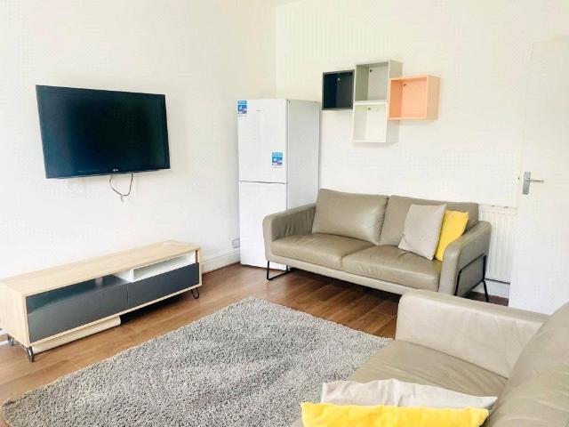 House to rent in St. Anns Mount, Leeds, LS4 | Leaders