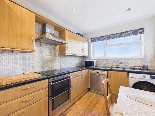 House to Rent in Surrey Edgell Road STL250300