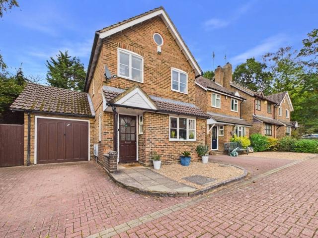 House to Rent in Sandhurst Cannon Close PRC140187