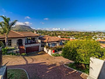 House to rent in Somerset West