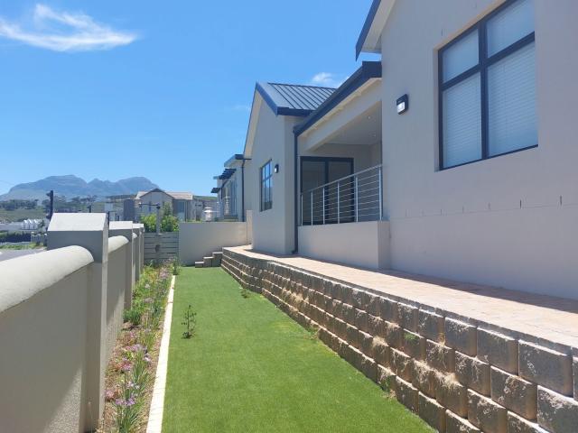 House to rent in Somerset West