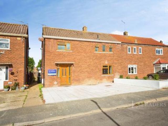 House to rent in Twyford Road, Hadlow, Tonbridge, Kent, TN11 | Leaders