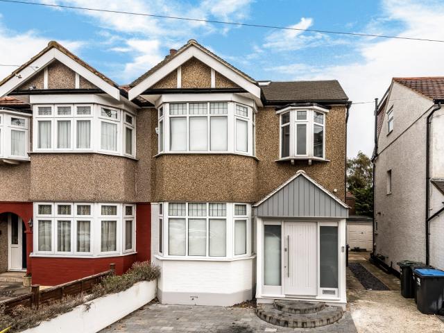 house to rent in Tenniswood Road, Enfield, EN1