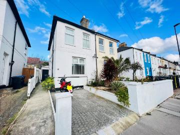House to rent in The Drive, Thornton Heath, CR7 | Leaders