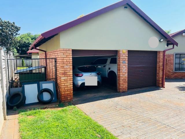 House To Rent in Theresapark, Akasia