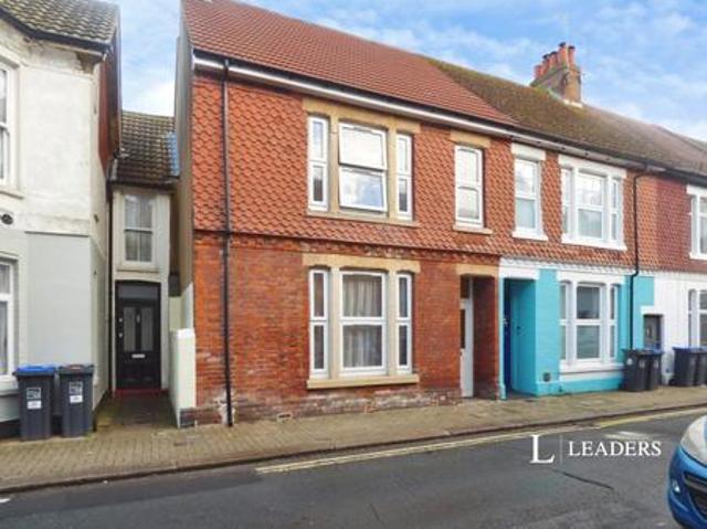 House to rent in Thorn Road, Worthing, BN11 | Leaders