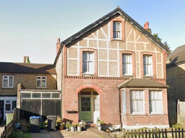House to rent in town centre