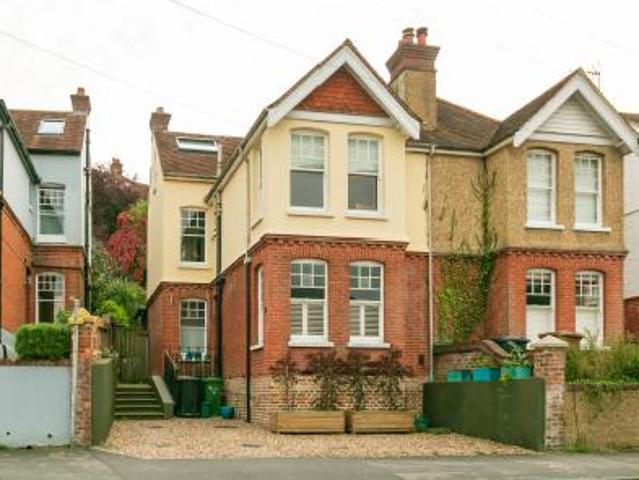 House to rent in Wodeland Avenue, Guildford, GU2 | Leaders